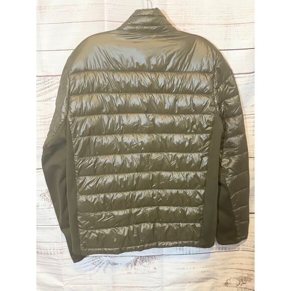 GUESS Men’s Puffer Jacket | Olive Green | Size M | Lightweight Quilted Zip-Up - Picture 3 of 4